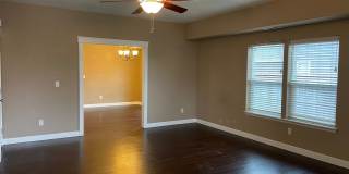 Very Nice 3 Bedroom 2.5 Bathroom  ***2021 Sq. Ft Living Space***Located in Central Point with a Large Bonus Room Gallery 3