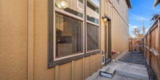 Beautiful townhome in Empire Crossing with mountain views! Beautiful townhome in Empire Crossing with mountain views! Gallery 6