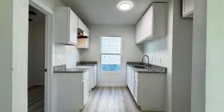 2BD APARTMENT WITH WATER PAID!! Gallery 5