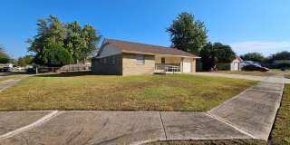 (4) Bed/(2) Bath New Flooring and Fresh Paint Avail NOW! Gallery 1