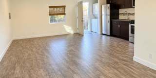 Oversized studio with no shared walls! Gallery 1
