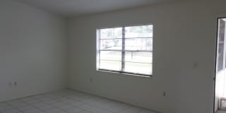 Adorable 3 Bedroom Home with Large Lanai Gallery 7