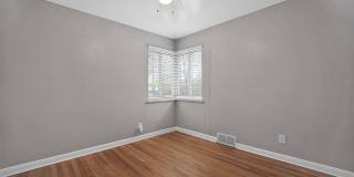 Charming 3BR House in Aurora Gallery 20