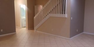 Townhouse with Amenities Galore: 3 BR / 2.5 Bath In The Colonnade Community Gallery 10