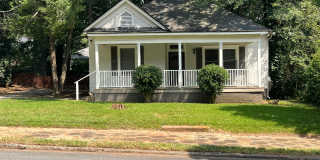 Spacious 3bd/2ba in Capitol View w/ Huge Fenced-In Backyard! Gallery 1