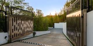 7080 Mulholland Dr Gallery 36