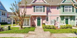 Charming and Spacious 4-Bedroom, 3-Bathroom Fully Furnished Townhome  in the Sought-After Venetian Bay Villages Community Gallery 1
