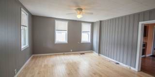 4-Bed Farmhouse Minutes from UVM Campus (30 Chase St) Gallery 13
