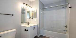 The Landings at Steele Creek Apartments Gallery 10