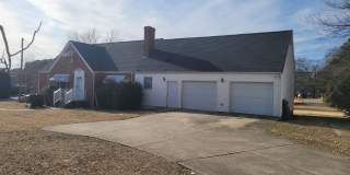 Charming ranch home in heart of Garner Gallery 1