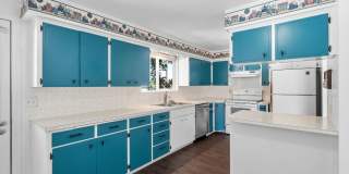 Spacious 3BR + Bonus Tri-Level in Spokane Valley - Fireplace, Corner Lot & Garage Gallery 9