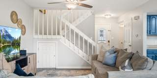 Spacious 3 Bedroom Townhouse-Style Condo Near Buckley SFB Gallery 20