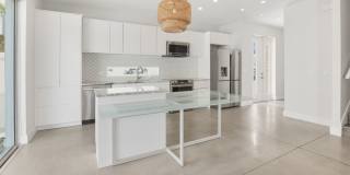 4bd/3.5bth by Tamiami Trl & Bee Ridge; Stunning Townhouse Gallery 1