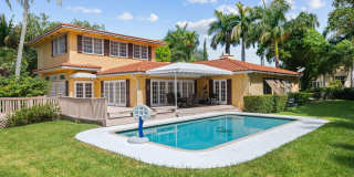 2400 Delmar Place Gallery 34