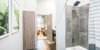 Met on 7th Gallery 33