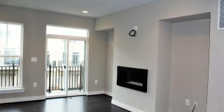 23016 LAVALLETTE Square Gallery 12