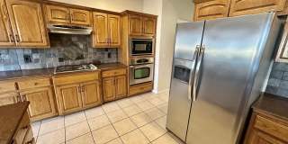 Stunning 3 bedroom, 3 bathroom Home in Desirable Jenks Neighborhood! Gallery 6
