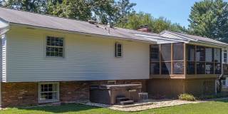 Gorgeous, fully remodeled 5 bed 3 bath centrally located in Great Falls Gallery 23