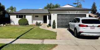 Clovis 3/2 with Large Lot Gallery 1