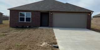 Don’t Miss Out — $500 OFF First Month | Jonesboro Charming 3 Bedroom | 2 bath Home Gallery 4