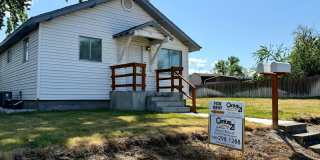 For Rent: 2 Bedroom, 1 Bathroom Home with Garage and Large Yard Gallery 1