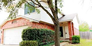 South Austin Home w/ Kitchen Island, Vaulted Ceilings & Mature Trees Gallery 1