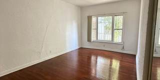 1534 Winona Blvd. Gallery 20