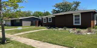 Centrally Located 3-Bedroom Home with Additional Back Apartment Gallery 1