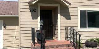 Beautifully Updated 4-Bedroom Home in the Heart of Richland Gallery 5