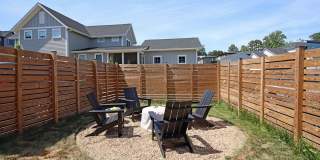 Beautiful, Custom-Built Lochlyn Hill Home Gallery 35