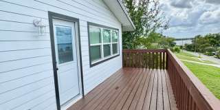 Downtown Clermont - Beautifully Renovated 2-Bed/1-Bath Upstairs Unit with Stunning Lake Minneola Views- Gallery 12
