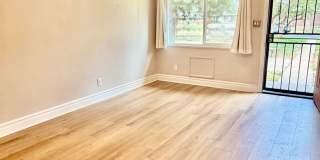 Stylishly Updated 2BR Townhome Near City Park Denver Gallery 9