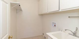 Spacious 6 Bedroom Home With Huge Backyard! Gallery 11