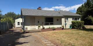 Beautifully updated 3-bedroom 1 bath duplex in Springfield! Gallery 1