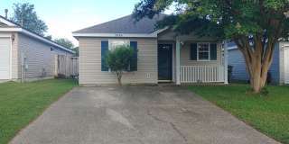 2 BR/2BA with Bonus room and fenced yard. Gallery 1