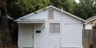 STUDIO GARAGE APARTMENT, ALL BILLS PAID Gallery 1
