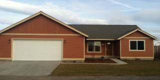 $1,000 off 1st Month's Rent!!! Great 3 Bedroom Home in NE Redmond! 2212 NE Arapahoe Court Gallery 1