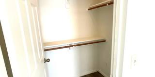 Convenient Eastside location on cul-de-sac Gallery 27