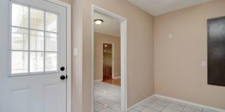 3-Bed Signal Hill House for Lease Gallery 17