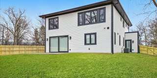 148 Oak Street Gallery 36