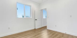 5346 1/2 Oakland Street Gallery 29