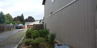 Easy access to shopping and freeway Gallery 4