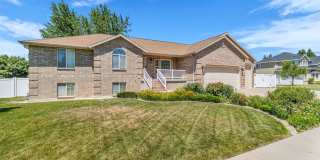 Spacious 5 Bed Kaysville Home with 3-Car Garage Gallery 61