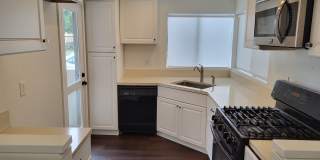 Beautiful Condo: 3 bed 2 Bath, located in Irvine-Woodbridge community, with a park, playground and pool Beautiful Condo: 3 bed 2 Bath, located in Irvine-Woodbridge community, with a park, playground and pool Gallery 3
