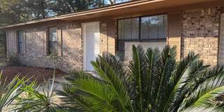 Updated 3BR/2BA Near Parks, Golf, Shopping, and the St. Marks Trail Gallery 1