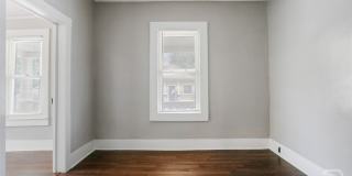 1023 W 37th Street Gallery 9