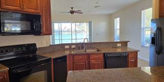 Lakefront Single Family Home with Views of Outdoor Paradise Gallery 10