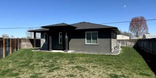 A Bright & Contemporary Home in Pasco Gallery 1