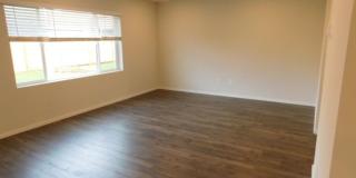 4Bd/2.5Ba Two Story Home - Available to View! Gallery 5