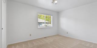 Beautiful 3-bedroom, 3-bath home on corner lot! Gallery 16